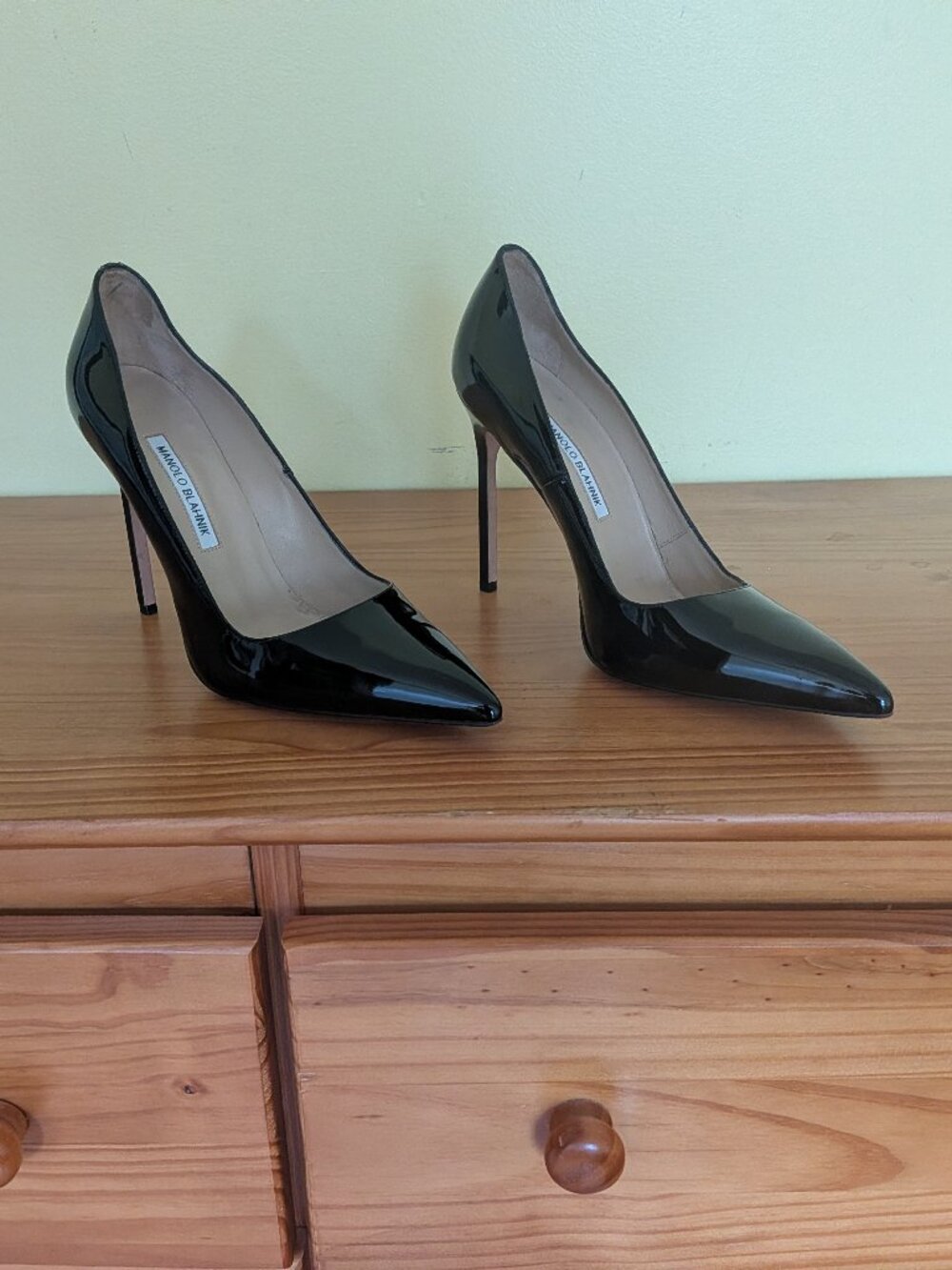 Manolo Blahnik black patent heels 42